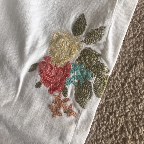 ZARA WHITE JEANS WITH FLOWERS - Picture 3 of 7